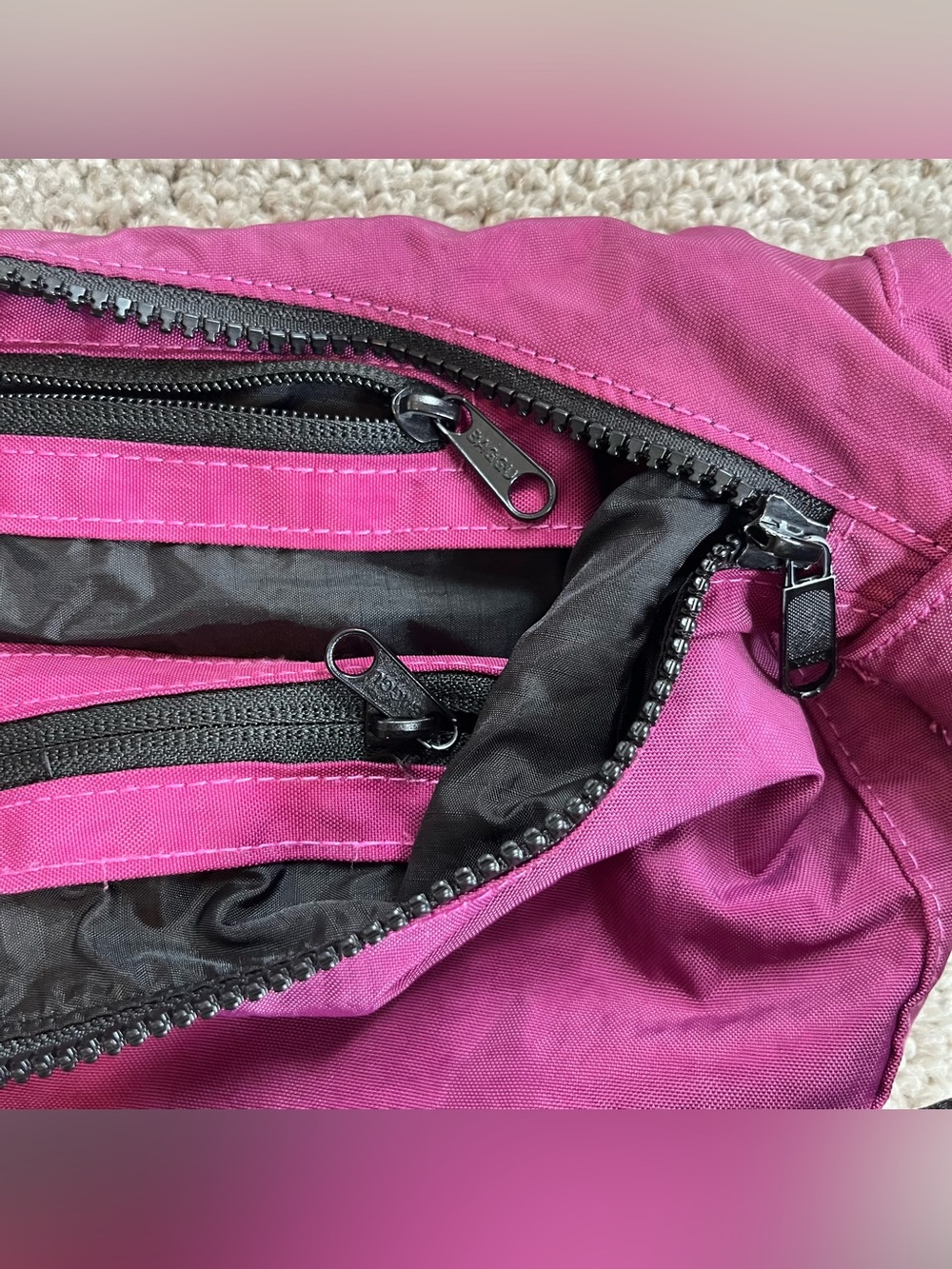 BAGGU Medium Magenta Crescent - Picture 5 of 6